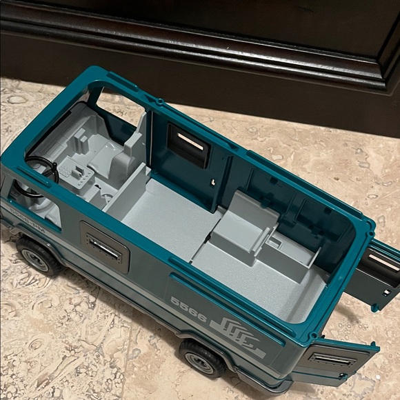 Playmobil 5566 Police Money Armored Truck Set with all pieces - Picture 4 of 5